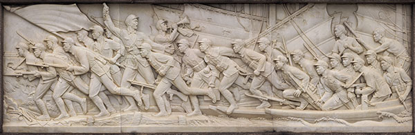 刘开渠《人民英雄纪念碑浮雕·胜利渡长江》，200cm×612cm，汉白玉，1958年。