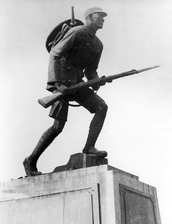 刘开渠《川军出征抗日阵亡将士纪念碑》，又名 《无名英雄纪念碑》 ，1944年立于成都。